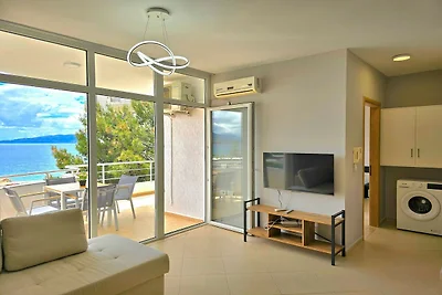 Apartment in Saranda with Stunning Sea Views