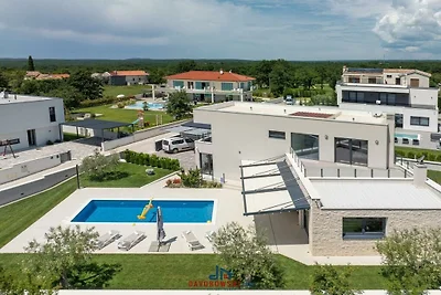 Villa in Juršići mit Schwimmbecken
