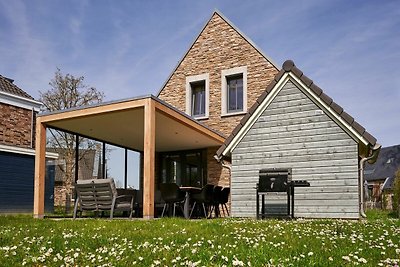 Villa mit Veranda in der Nähe eines...