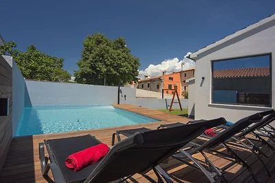 Villa in Rakalj mit Schwimmbecken