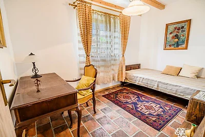 Hidden Authentic Haven Apartments - Two Bedro...