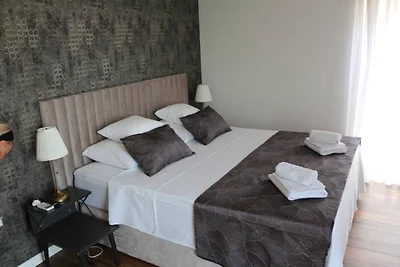 Grazioso apt con una camera da letto a Ugljan