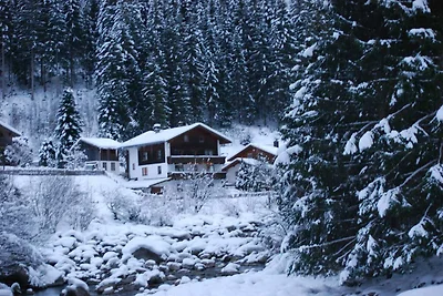 Geräumiges Ferienhaus in Mayrhofen mit Hottub