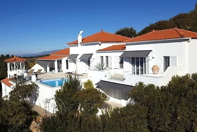 Villa in Kalo Nero mit Schwimmbecken