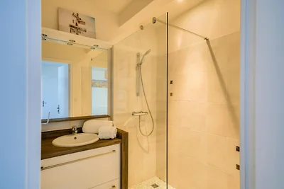 Apartment in Plonéour-Lanvern mit Pool