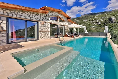 Villa a Kalkan con piscina