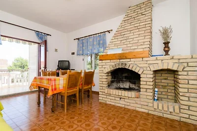Holiday Home Blue Vineyard- Three Bedroom Hou...