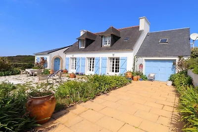 Villa in Cléden-Cap-Sizun mit Terrasse