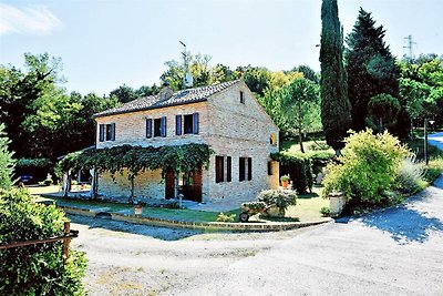 Elegante Villa mit Jacuzzi in Montecosaro...