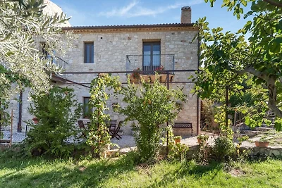 Vivace cottage a Bomba vicino al lago