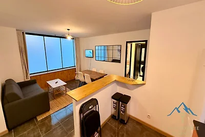 Coin moderne près de l'artère principale