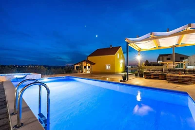 Familienurlaub mit Pool und Terrasse
