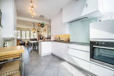 Huis in Koksijde bij Zee en Winkels