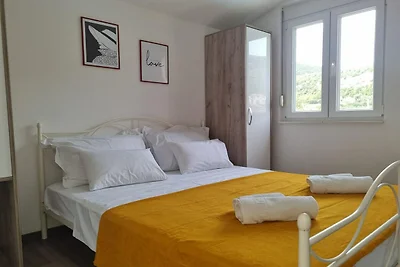 Exclusive Elegant Villa with Pool in Kastel N...