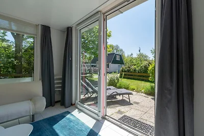 Ferienhaus mit Pool am Meer