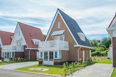 Luxe, statige villa met vier badkamers, 1 km.