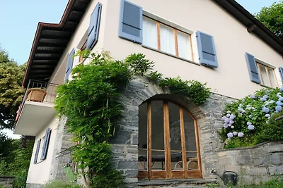 Ferienhaus in Caviano mit Schwimmbecken