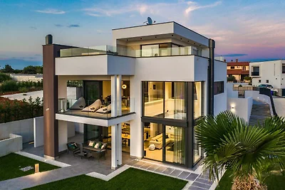 Villa in Pula mit Pool und Sauna