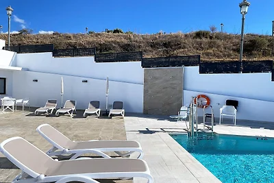 Attico a Nerja con Vista Mare e Piscina