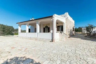 Villa in Ostuni mit Terrasse und Parken