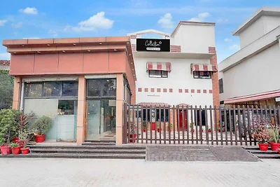 Collectie O Tyagi Road nabij de