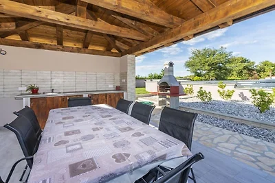 Villa in Sveti Lovreč mit Schwimmbecken