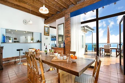 Villa in Cala Canyelles mit Meerblick & Pool