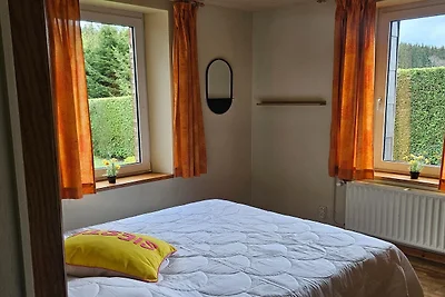 Chalet in Bovigny mit Wald und Grill
