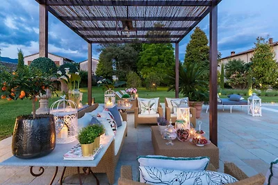 5 Schlafzimmer Villa mit Pool in Lucca