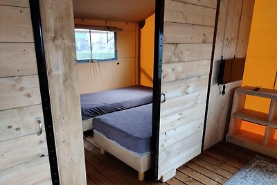 Glamping-Zelt mit Klimaanlage und Blick auf d...