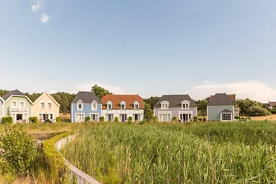 Haus mit Terrasse und Blick auf den See