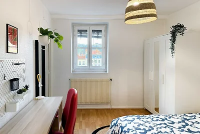 Camera accogliente in un accogliente appartam...