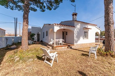 Lovely Holiday Home in l'Escala with Fenced...