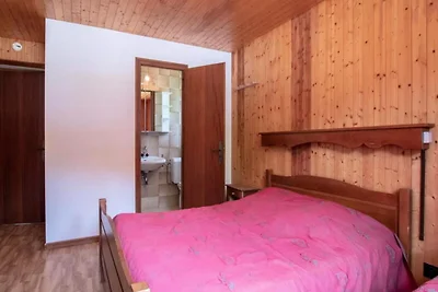 4 camere per 9 persone