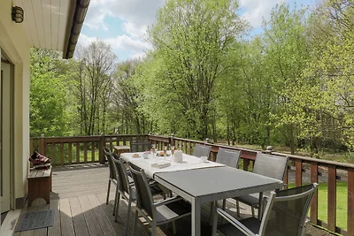 Schöne Villa mit Garten in Waldnähe