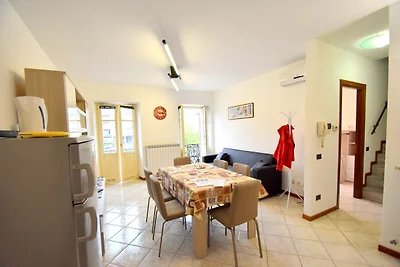 Geräumig Ferienwohnung in Verbania mit Balkon