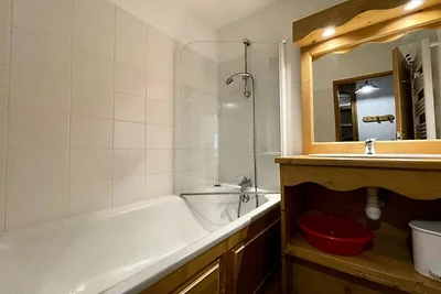 DBAC22 – 2-ZIMMER-WOHNUNG – BALKON – 6 SCHLAF...