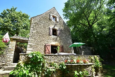 Modernes Ferienhaus in Besse mit Swimmingpool