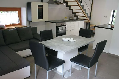 Riverside Rustic Ridge Apartments with Balcon...