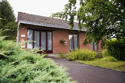 Ferienhaus in Froidchapelle mit Garten