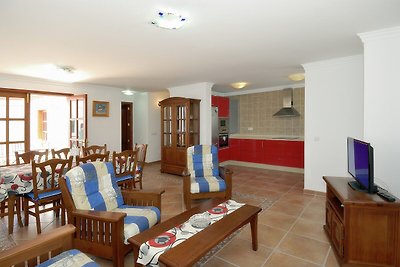 Ruim appartement in Playa Blanca met terras