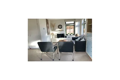 Ferienhaus in Schoorl mit Terrasse
