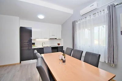 Ferienhaus mit Pool in Visocane