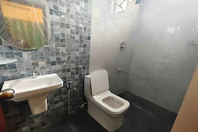 Super Hotel O Chakkaraparambu Vyttila