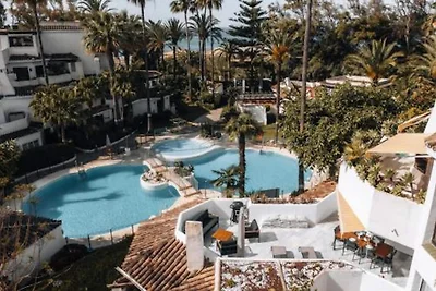 MODERN BEACH PENTHOUSE