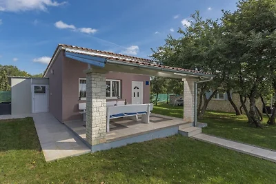 Mamesa with pool near Rovinj