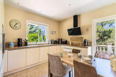 Villa in Toulon mit Pool und Waldblick