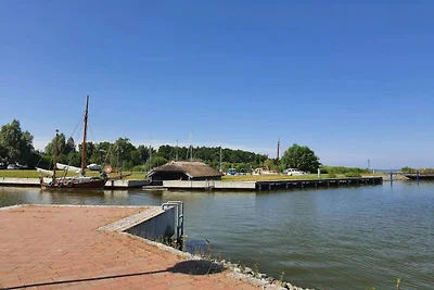 Casa con tetto di paglia sul Bodden con sauna