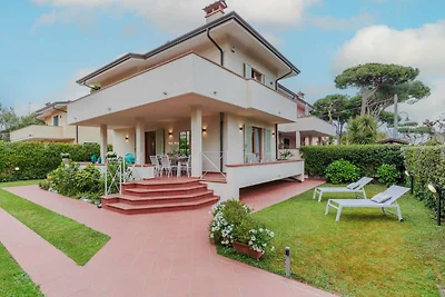 Villa in Marina nahe Strand