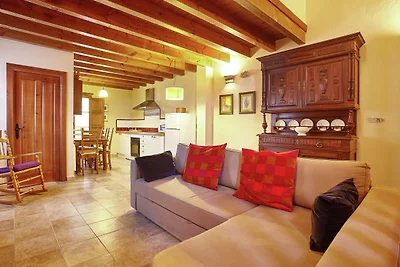 Spazioso cottage a Nava con piscina